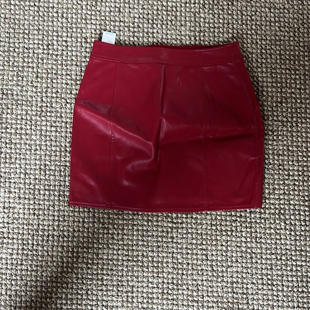 Express red leather skirt - Picture 4 of 4